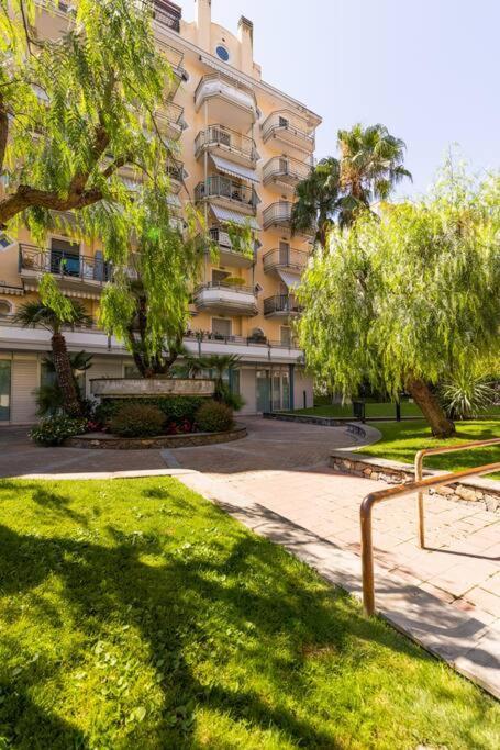 דירות ארמה די טאגיה Centrale Vicino Spiagge E Ciclabile + Box-Auto ! מראה חיצוני תמונה